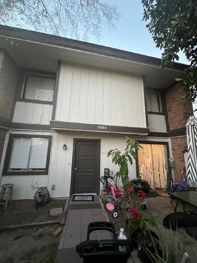 Building Photo - 5329 Pinewilde Dr Rental