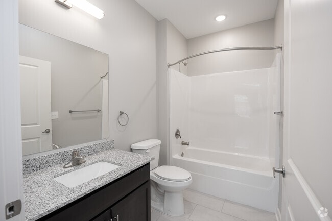 2BR, 2BA - 964SF - Bathroom