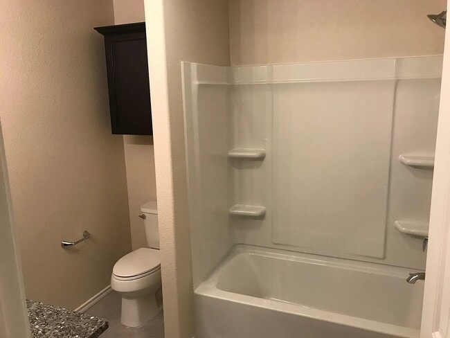 Photo - 918 E 90th St