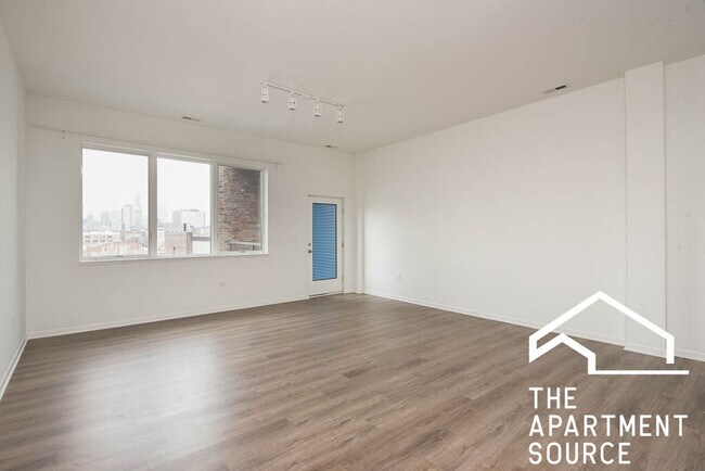Photo - Spacious South Loop 3 Bed/2 Bath w/ Updated Kitchen and Oversized Floorplan! Unit 406
