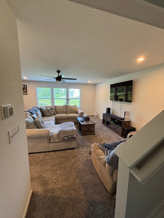 Photo - 1298 Woodstone Way