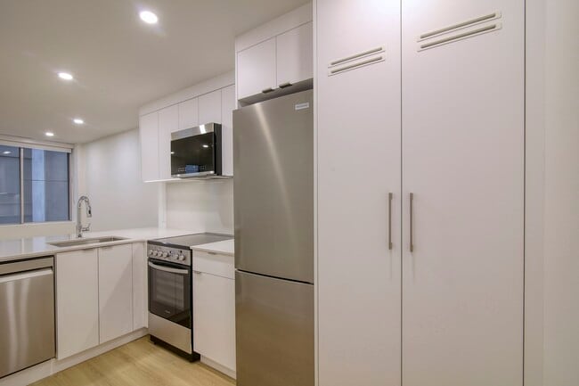 Building Photo - 2285 Rue St Mathieu Unit 304