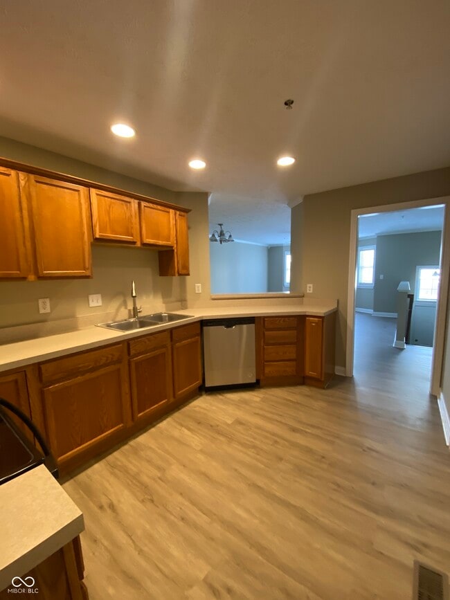 Photo - 1464 Royal Reserve Way