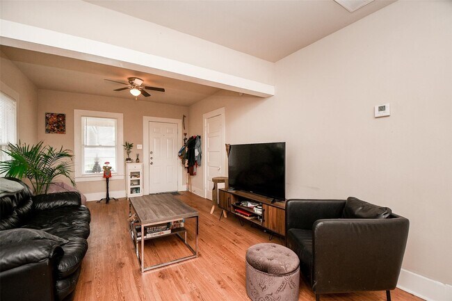 Photo - 5221 Darling St