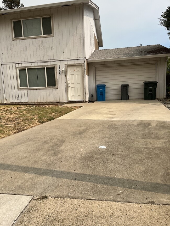 Photo - 1335 Hobart Dr Unit 1