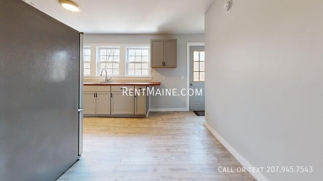 Photo - 454 S Main St Unidad B