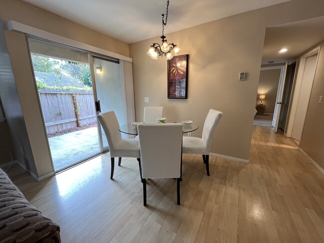 Photo - 2920 Luciernaga St