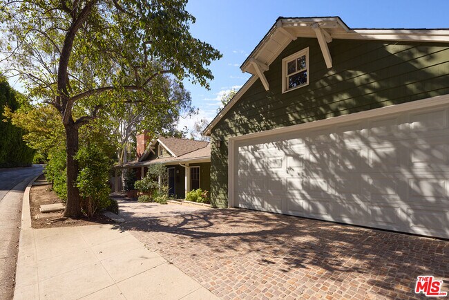 Building Photo - 621 N Saltair Ave Rental