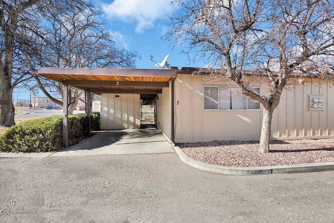 Photo - Spacious 2 Bed, 1.5 Bath Townhome Near CMU