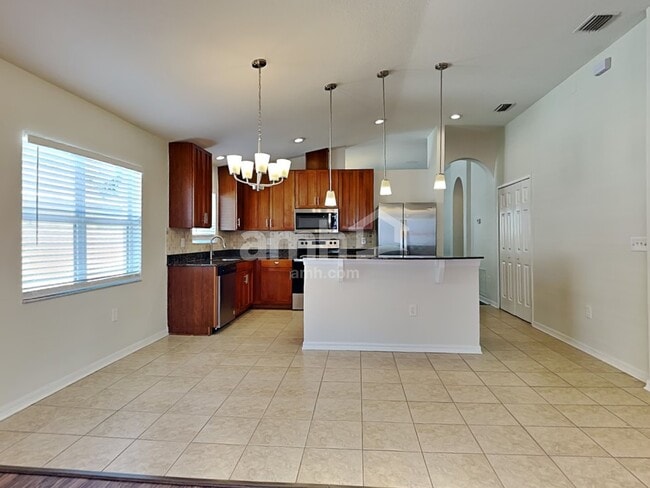 Photo - 2642 Queen Alberta Dr