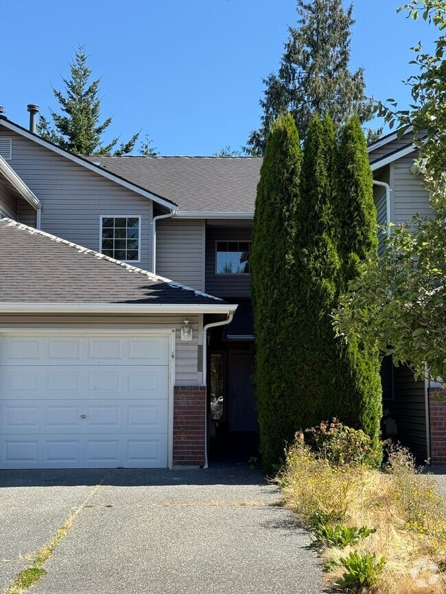 Building Photo - Fully Remodeled Silver Firs Townhome for R...