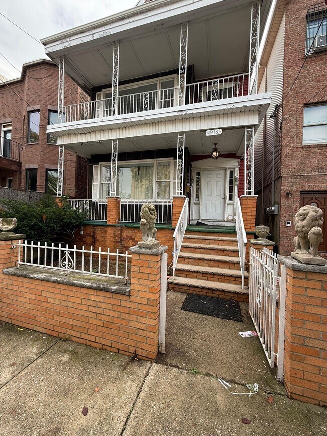 Building Photo - 163 Bidwell Ave Unit 2
