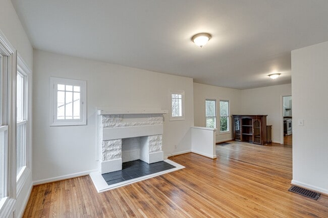 Photo - 209 N Germantown Rd