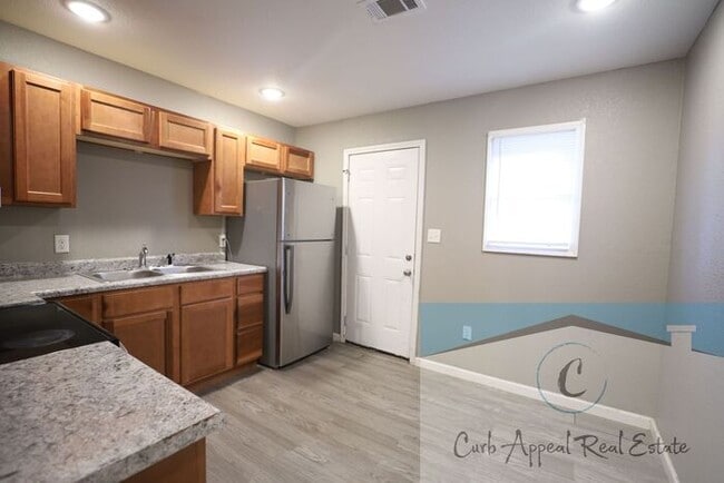 Photo - Recently renovated 2 bed, 1 bath apt - uti...