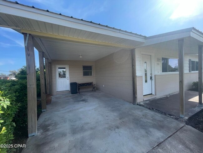 Photo - 1001 Oxford Dr