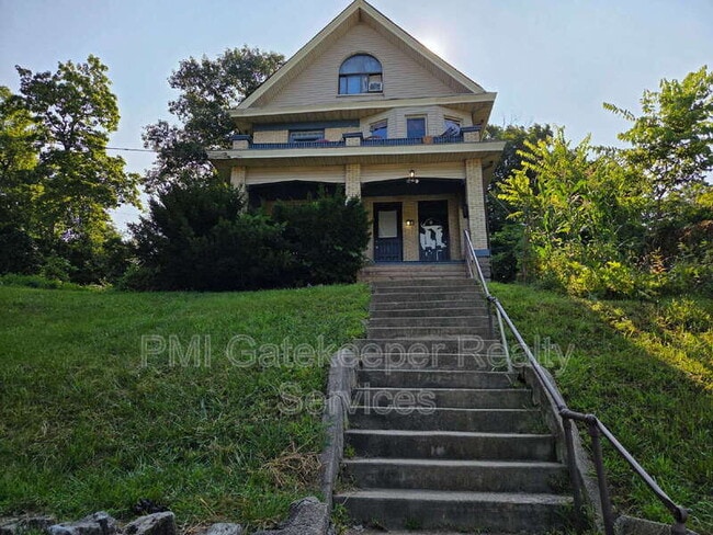 Building Photo - 954 Hawthorne Ave Unit Flr 1
