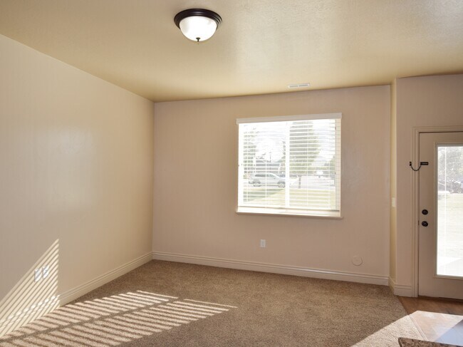 Photo - 740 S 70 E