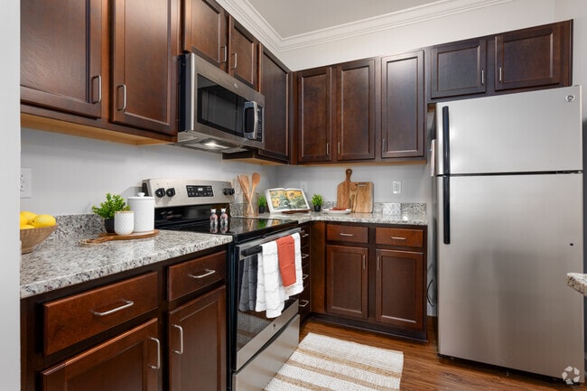 1BR, 1BA - 872SF - Kitchen - Fairway Village at Stoney Creek Apts
