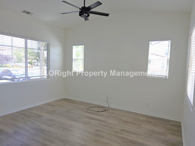 AVAILABLE NOW - 3 Bed/2.5 Bath Home located in Templeton Ranch