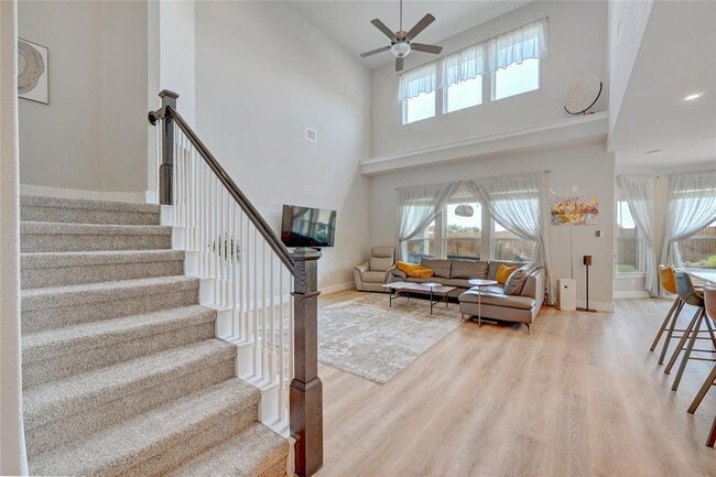 Photo - 317 Rock Knl St