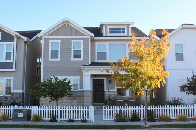 Building Photo - 3643 W Drexler Dr