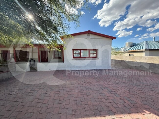 Building Photo - 421 W 18th St