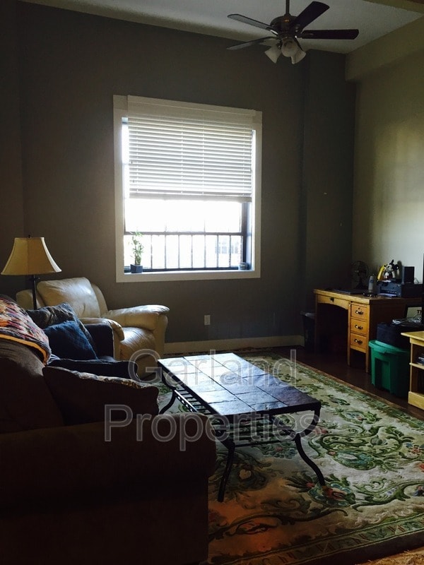 Photo - 425 Campbell Ave SW