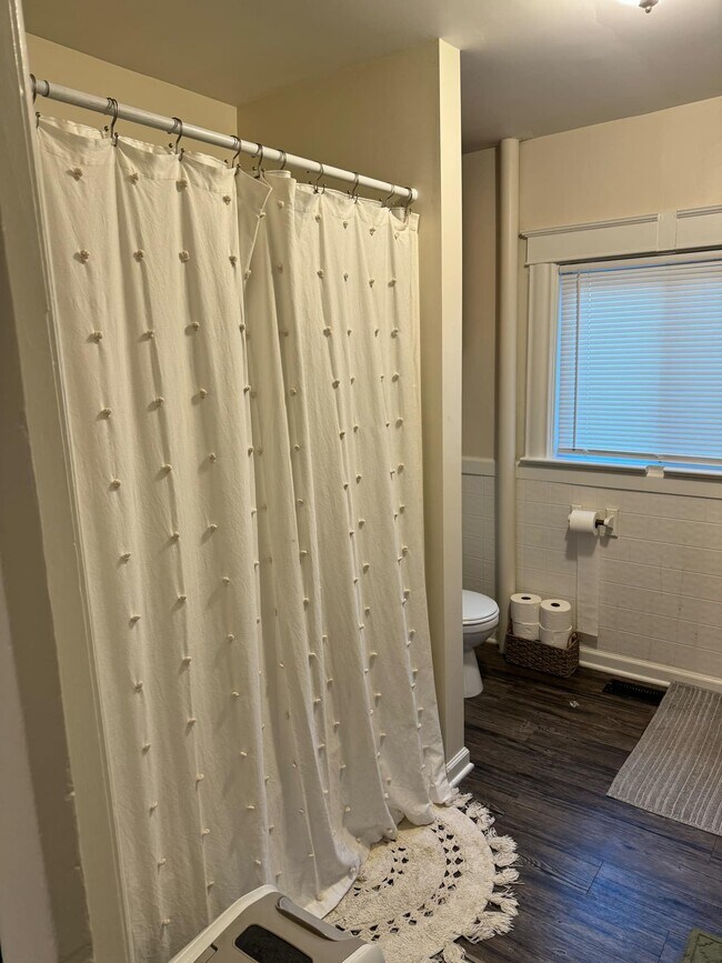 Photo - 303 S Main St