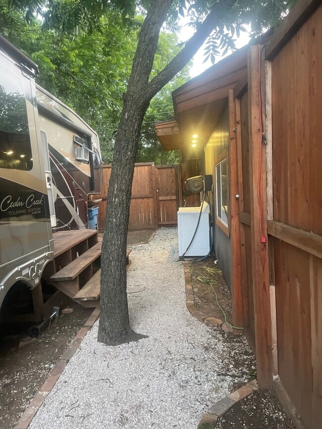 Photo - 721 Summers Ln