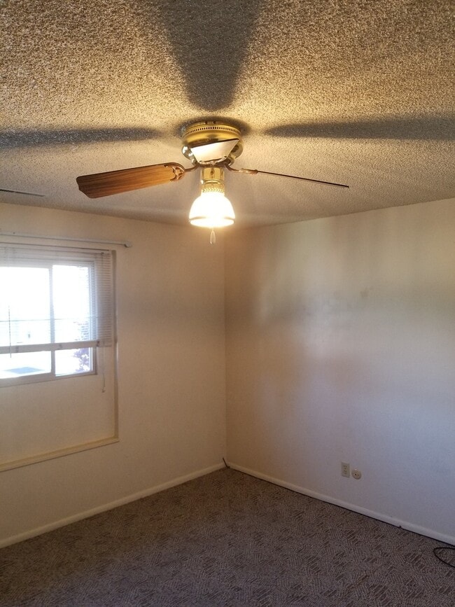Photo - SINGLE FAMILY HOUSING -  2 bed/1 bath just off of University Parkway in Orem Unidad 7
