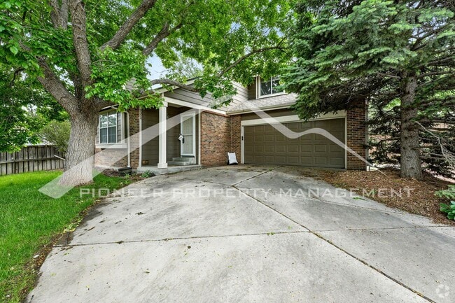 Building Photo - Spacious Home with Fenced Yard and Central AC