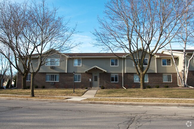 Photo - Tudor Oaks Apartments