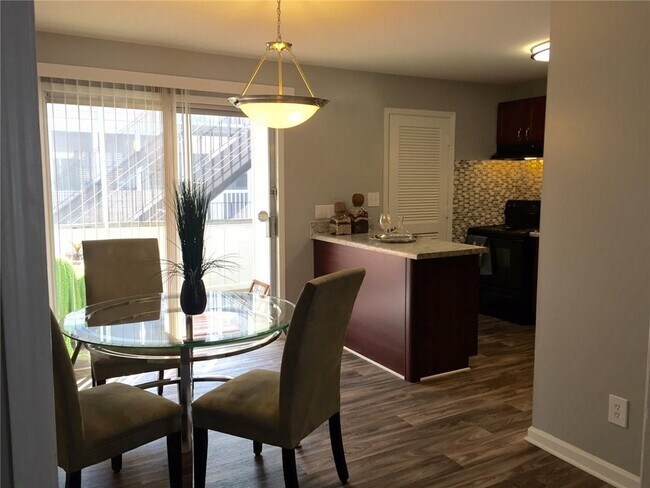 4883 Roswell Rd Unidad N1