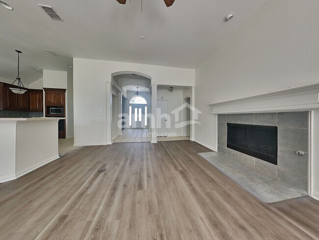 Photo - 4456 Young Dr