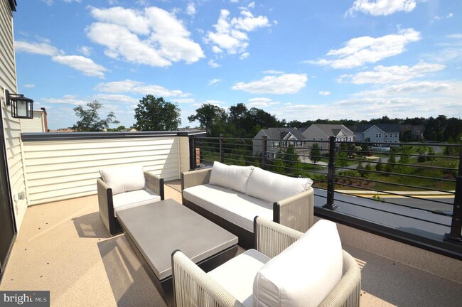 Building Photo - 22790 Tawny Pne Sq