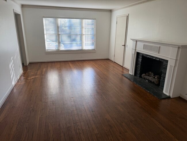 Photo - 4151 Hawthorne Ave Unidad Hawthorne Duplex