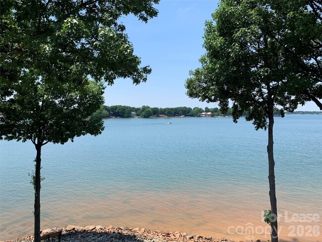 Building Photo - 912 Southwest Dr