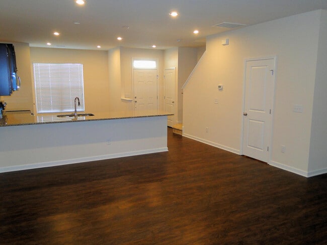 8814 Commons Townes Dr