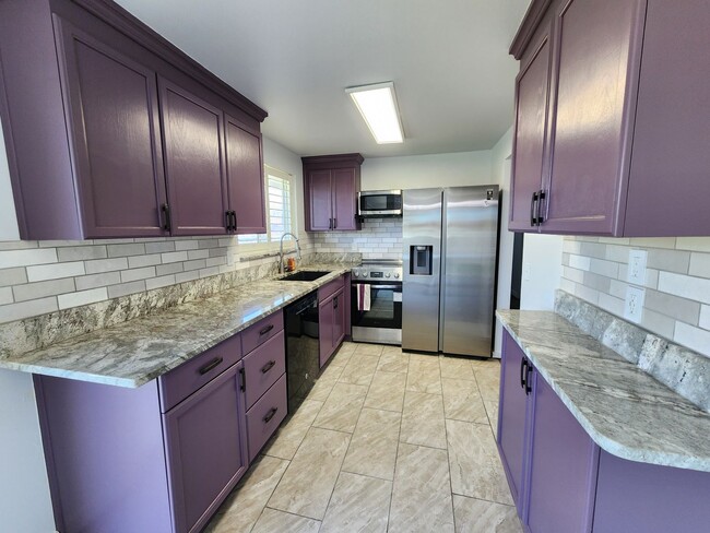 Photo - Sandy 4 bd 3 bath Single Family Stunner!