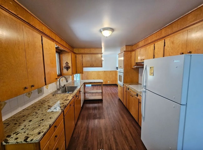 Photo - 4 Bed 2 Bath Rancher Original Hardwood Floors Corner lot 2400 Sq/Ft of space