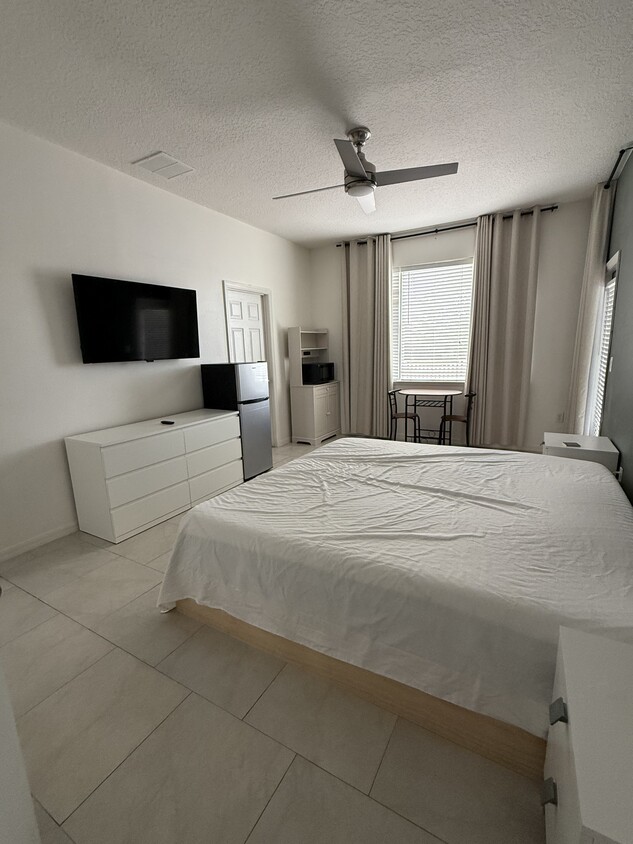 Private room for rent Orlando, Orlando, FL 32824 Master bedroom available for rent! Close to Lake - 2313 Windcrest Lake Cir (Orlando, FL)