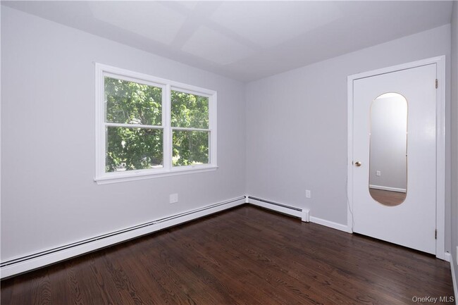 Photo - 142 E Sunnyside Ln Unit Side Entry