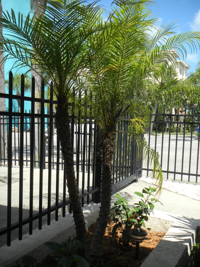 Building Photo - 13308 Gulf Blvd Unit 2