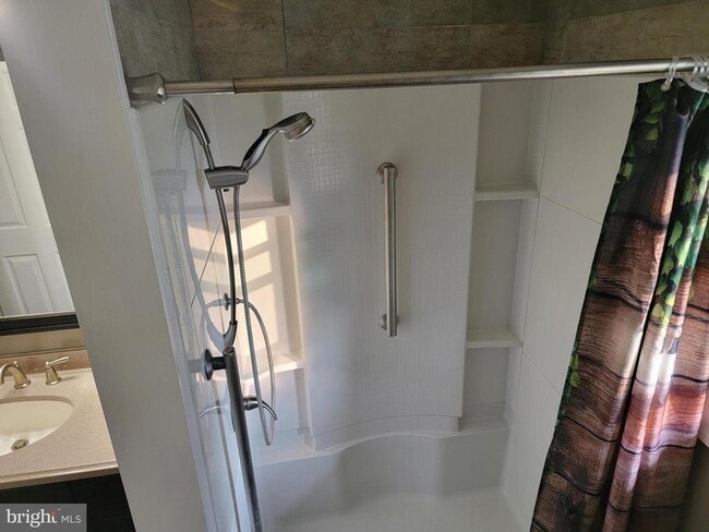 Photo - 1639 Perkins Ln