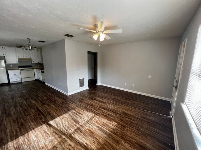 Photo - Spacious Two Bedroom- Close to FSU & TCC House