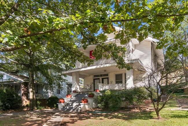 Photo - Laurelton Oaks