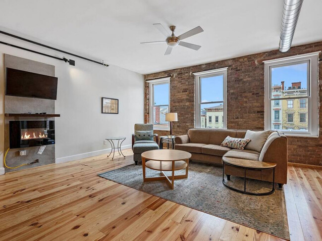 Building Photo - 111 W Elder St Rental