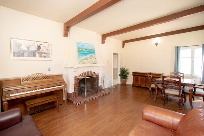 Photo - Exclusive 2 Bed/1 Bath Spanish-Style Home ...