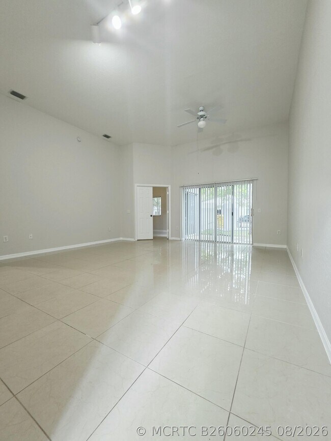 Photo - 260 Crestwood Cir Unit 102