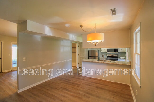 Photo - 679 Williamson Dr